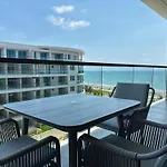 Modern Apartment - Ocean View