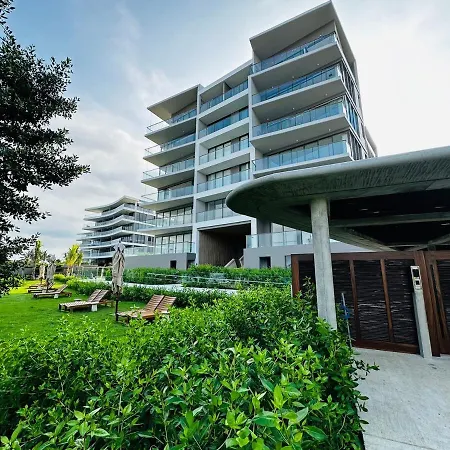 Modern - Ocean View Apartment *